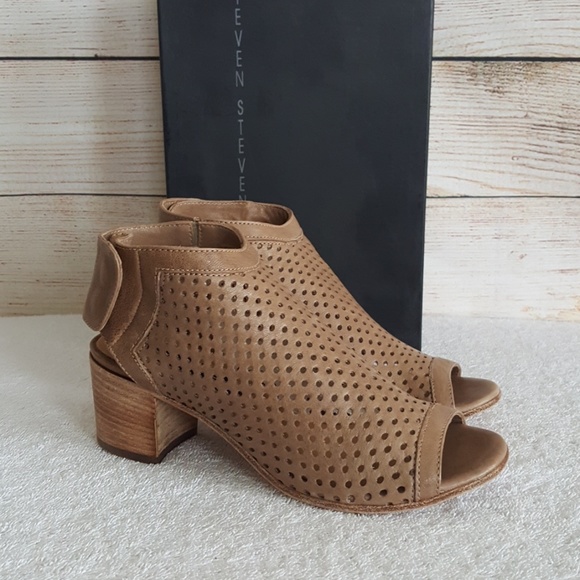 Steve Madden Shoes - New Steven by Steve Madden Sonjja Sandal